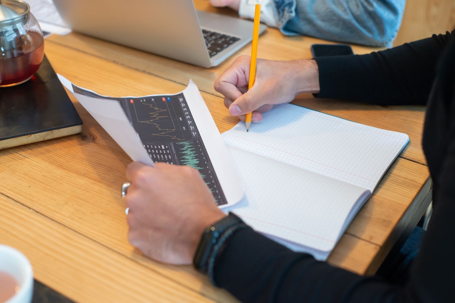 Clan Leadership: How to Inspire and Manage Members Without Micromanaging
